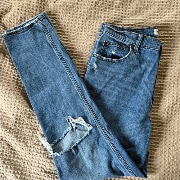 Abercrombie Ultra High Rise 90s Slim Straight Jean size 32 - Picture 3 of 3
